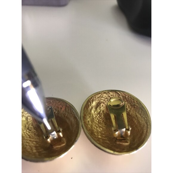 Vintage Clip On Earrings Brushed Goldtone Large Round textured 1980s FLAWED - Picture 12 of 12